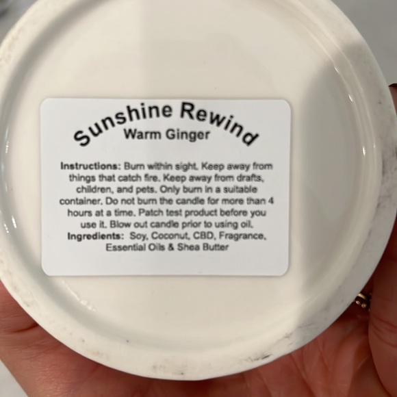 CannaGlow Candle - Picture 4 of 4